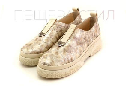 Pantofi casual de dama din piele naturala lacuita cu model "croco" in negru - Model Sabrina.