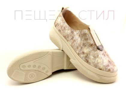 Pantofi casual de dama din piele naturala lacuita cu model "croco" in negru - Model Sabrina.