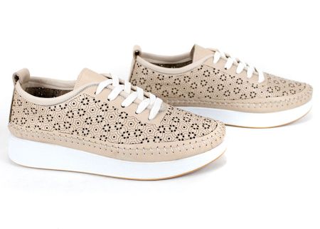 Pantofi de damă Magia Fiore din piele naturală cu perforații florale – culoare bej