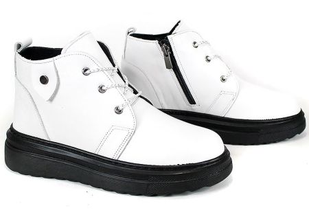 Cizme damă Winter Glossy Clarks din piele albă cu talpă neagră