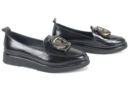 Pantofi damă Amora Nero din lac natural, cu talpă EVA și broșă inimă elegantă.