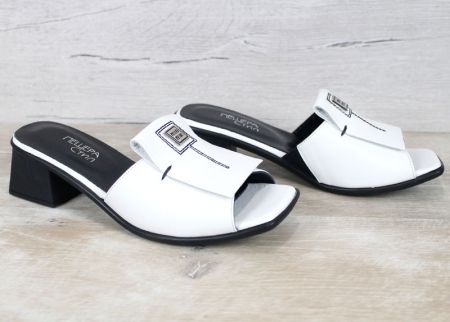 papuci dama piele naturala albi cu toc