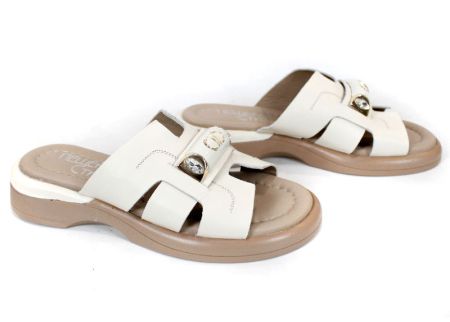 Bianca Morelli – papuci damă din velur bej cu accesoriu decorativ