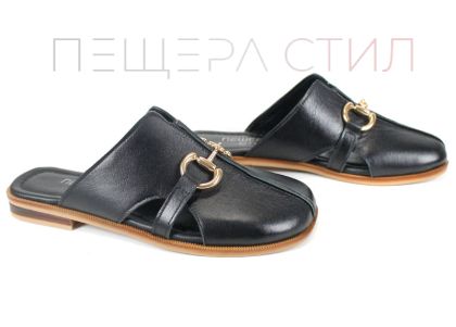 Papuci de damă din piele naturală neagră Luna Piena cu talpă joasă și accesoriu auriu