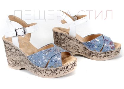 Sandale damă Flora Rise – piele albastră cu imprimeu floral, curea albă și platformă înaltă