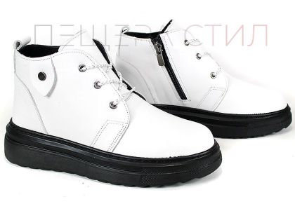 Cizme damă Winter Glossy Clarks din piele albă cu talpă neagră