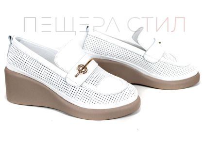 Pantofi de damă City Aura din piele naturală albă cu perforații și platformă tip pană