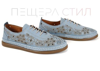 Ce fel de model este acesta?  Pantofi de vară din piele naturală, cu perforații decorative și funcționale.  Sunt comozi pentru utilizare zilnică?  Da, sunt proiectați pentru confort pe termen lung.  Permit aerisirea piciorului?  Da, perforațiile ajută la 