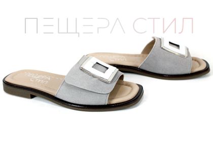 Bianca Morelli – papuci damă din piele velur gri cu accesoriu metalic