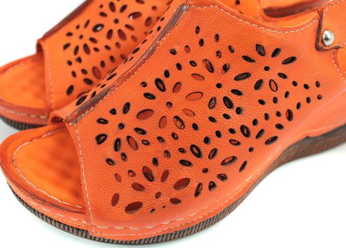 Sandale de damă din piele naturală cu perforare în portocaliu M-126 OR