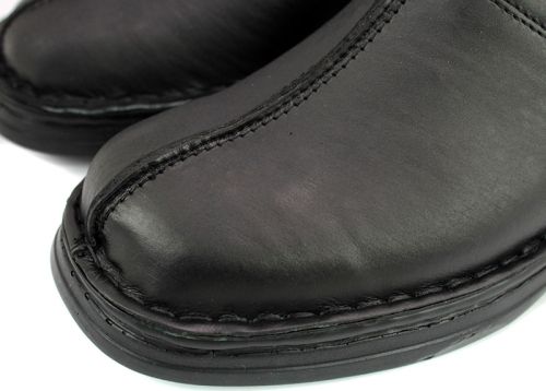 Saboti barbati din piele naturală de culoare neagră cu talpă cusută K 030 CH