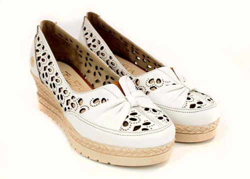 Pantofi de vara de dama cu perforare 400 B realizati integral din piele naturala