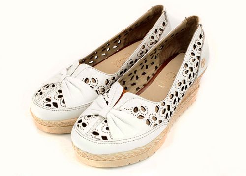 Pantofi de vara de dama cu perforare 400 B realizati integral din piele naturala