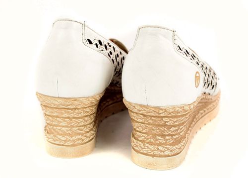 Pantofi de vara de dama cu perforare 400 B realizati integral din piele naturala