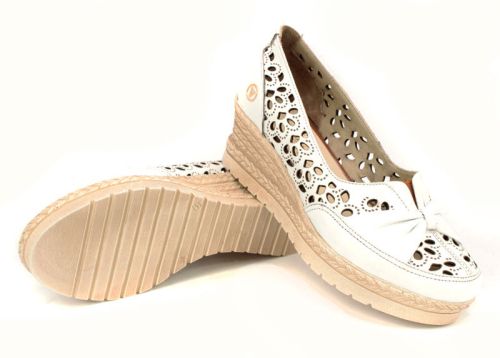 Pantofi de vara de dama cu perforare 400 B realizati integral din piele naturala