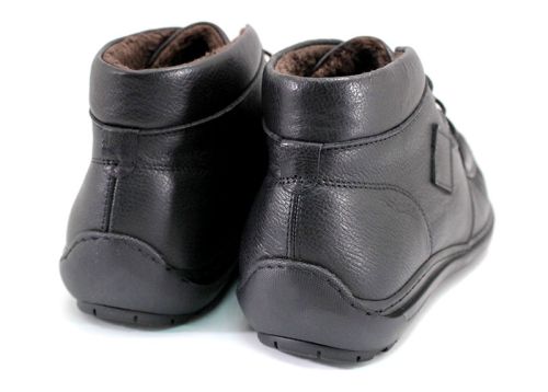 Ghete de bărbați din piele naturală în negru 700 