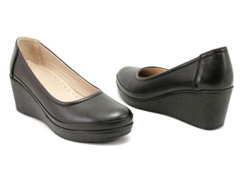 Pantofi pentru femei din piele neagră - Model 2300 CH