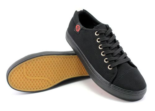 Tenisi pentru femei in negru M-26 CH