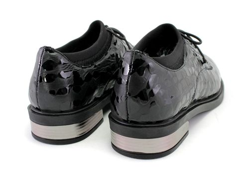 Pantofi din piele pentru femei în negru 8011 CH