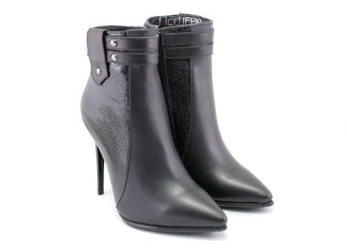 Botine elegante de damă din piele naturală și lac natural cu fermoar lateral negru, model Astra.