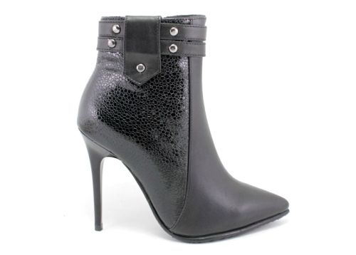 Botine elegante de damă din piele naturală și lac natural cu fermoar lateral negru, model Astra.