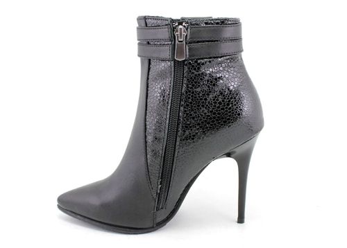 Botine elegante de damă din piele naturală și lac natural cu fermoar lateral negru, model Astra.