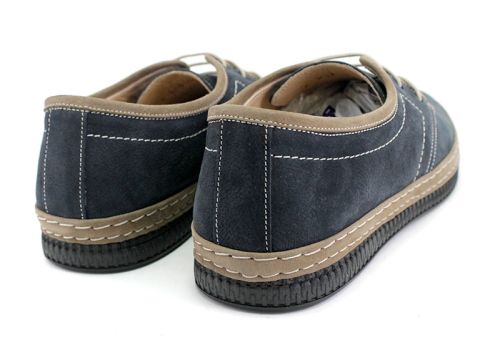 Pantofi casual barbatesti din nubuc natural de culoare albastru inchis. Căptușeală și branț din piele naturală. Talpă din cauciuc. Modelul Zachary.