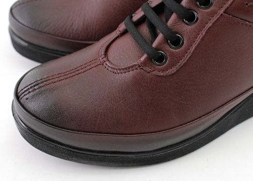 Pantofi de damă din piele naturală în burgund, model Nika.