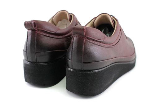Pantofi de damă din piele naturală în burgund, model Nika.