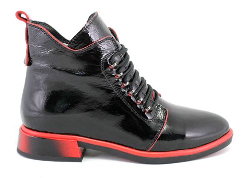 Botine elegante pentru femei, cu fermoar lateral și șireturi în negru și roșu - Model Esmeralda.