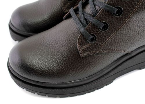 Ghete de damă din piele naturală în maro - model Cynthia.