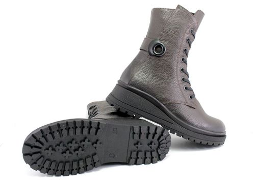 Ghete de damă din piele naturală în maro - model Cynthia.