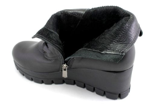 Cizme de damă din piele naturală cu șireturi și fermoar în negru, model Crystaly