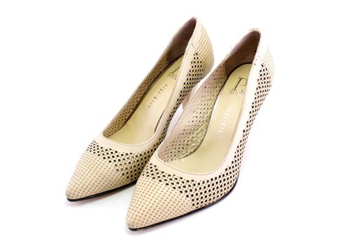 Pantofi elegantă de femei cu perforație în bej, model Betty