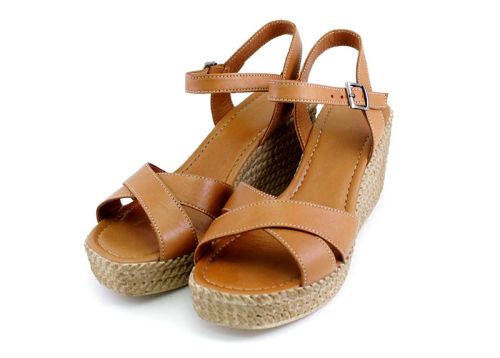 Sandale de dama cu platforma din piele naturala de culoare maro deschis - Model Belinda.