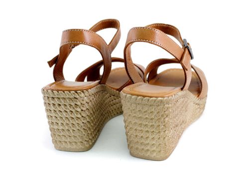 Sandale de dama cu platforma din piele naturala de culoare maro deschis - Model Belinda.