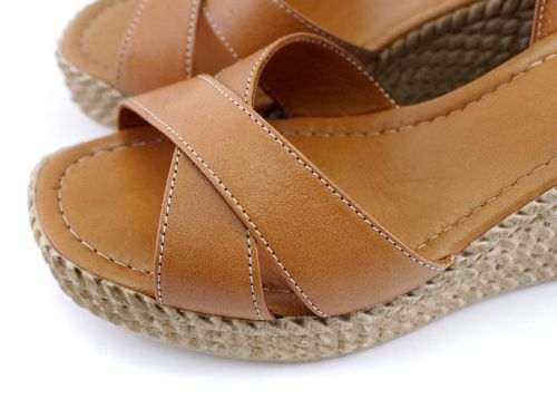 Sandale de dama cu platforma din piele naturala de culoare maro deschis - Model Belinda.