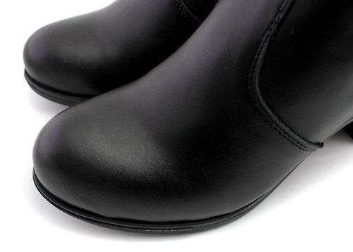 Ghete de damă din piele naturală în negru - model Radina