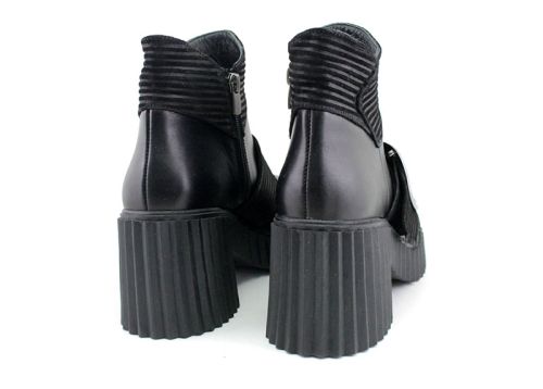 Ghete de damă din piele naturală în negru - model Savina
