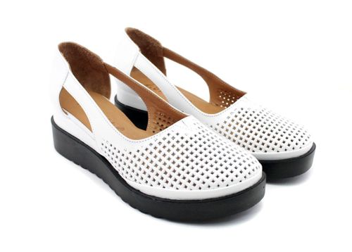 Pantofi de dama deschisi din piele naturala alb, model Elitsa.