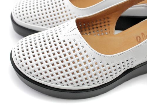 Pantofi de dama deschisi din piele naturala alb, model Elitsa.