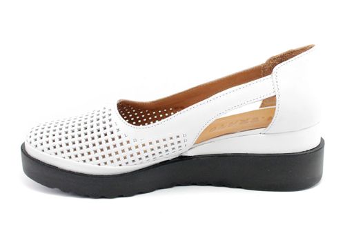 Pantofi de dama deschisi din piele naturala alb, model Elitsa.