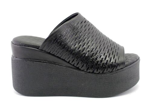 Saboți de damă pe platformă în negru - Model Nereya.