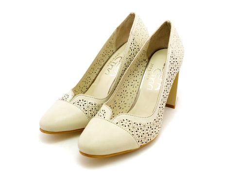 Pantofi formali dama cu perforatie, model Pearls.
