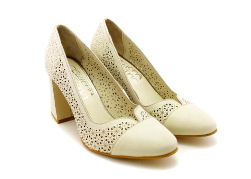 Pantofi formali dama cu perforatie, model Pearls.