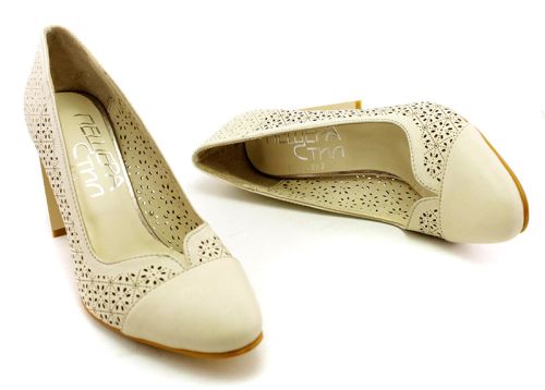 Pantofi formali dama cu perforatie, model Pearls.