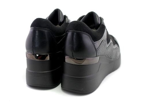 Pantofi sport de damă cu platformă în negru, model 137