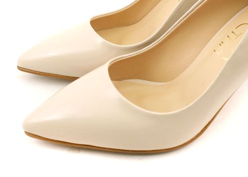 Pantofi formali dama din lac natural in bej - Model Amalia.
