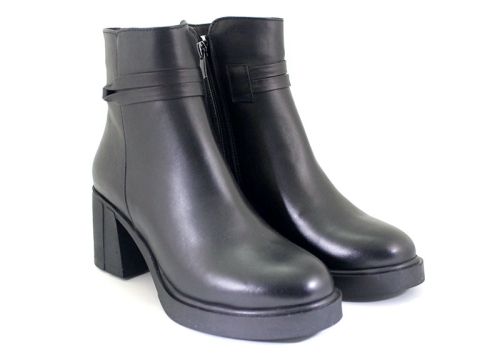 Cizme joase de dama din piele naturala de culoare neagra - model 125541