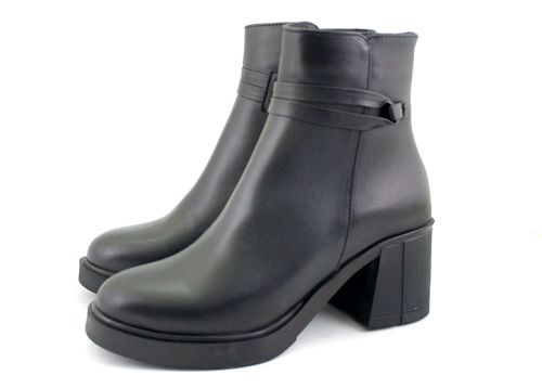 Cizme joase de dama din piele naturala de culoare neagra - model 125541
